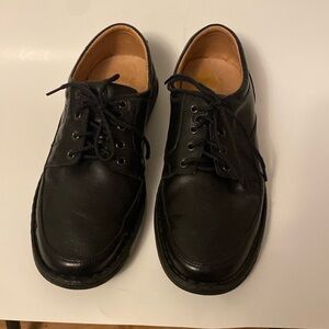 Active air black leather size 8 in excellent conditions